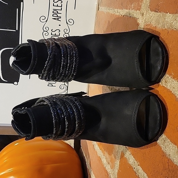 BCBGeneration open toe fringe black 3 1/2 in heel ankle boots with braid details - Picture 5 of 8